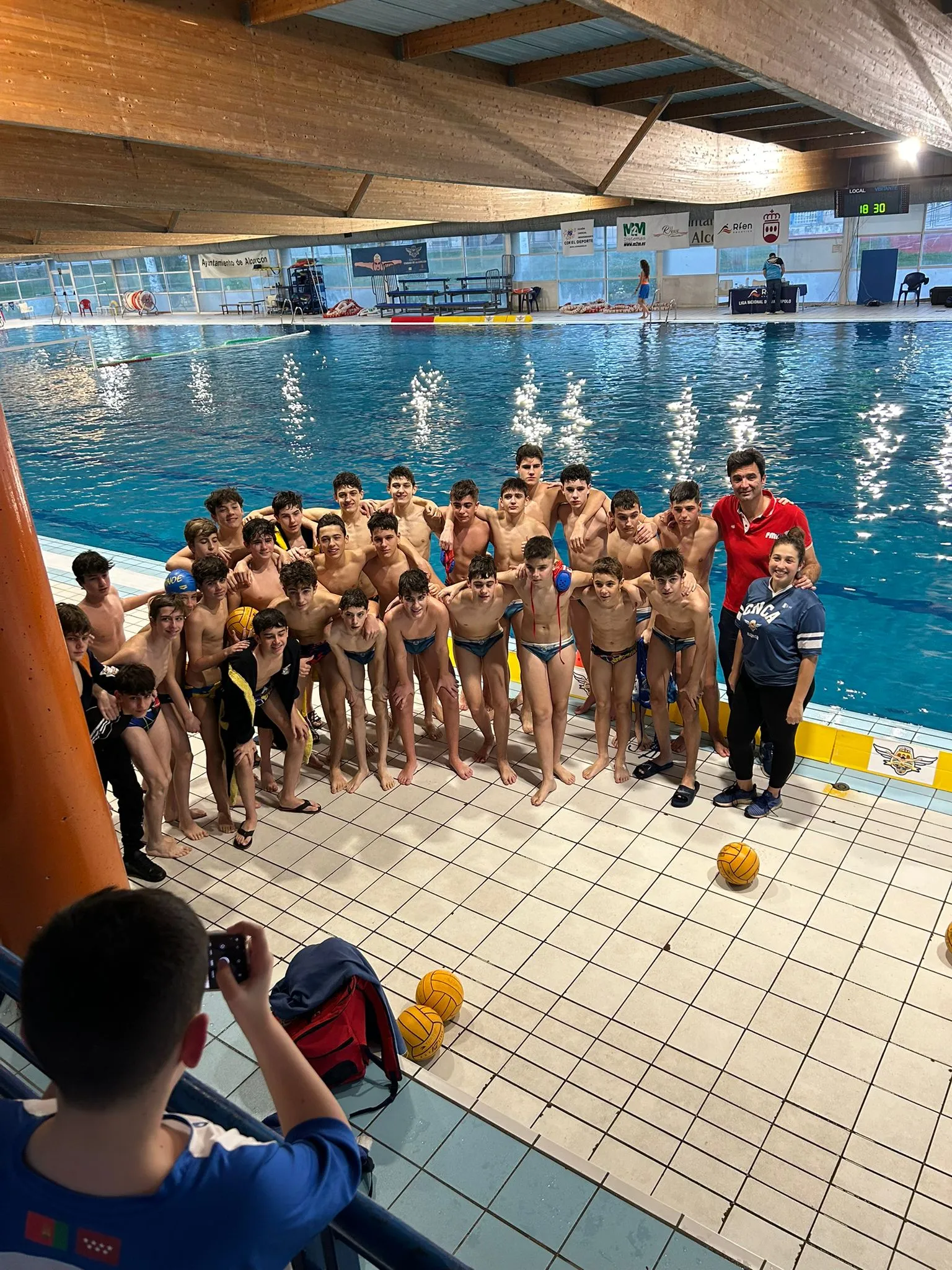 Entrenamiento del GES Masculino en piscina de Alcorcón -